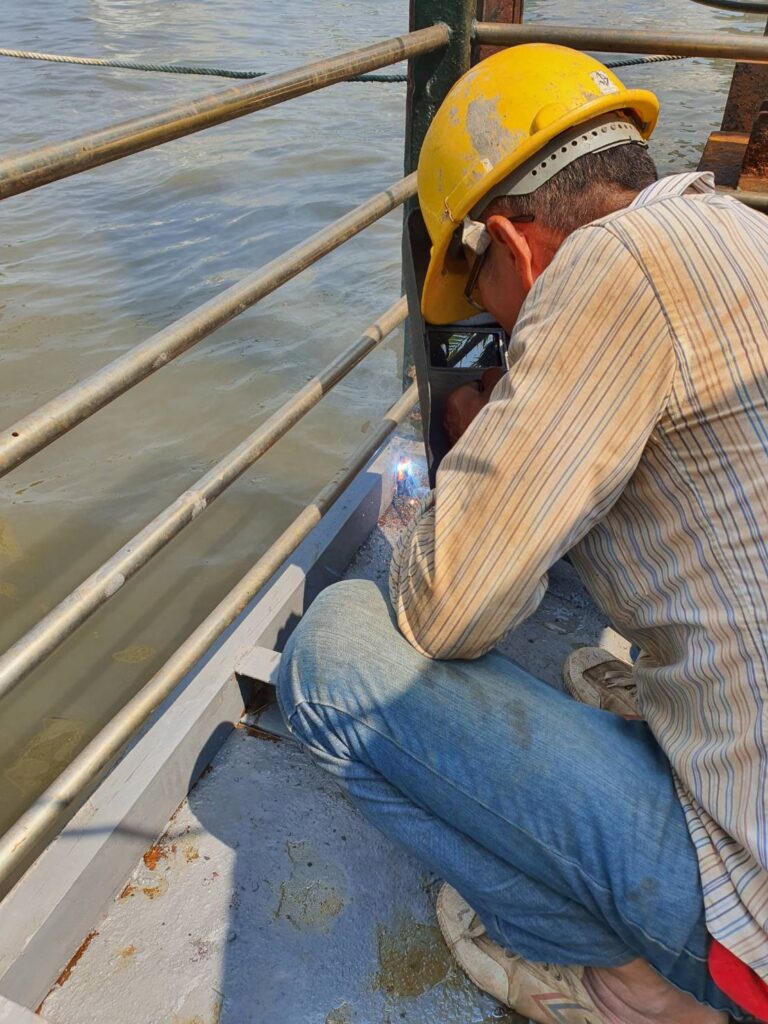 hotel boat pontoon repair (6)